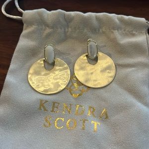 Kendra Scott Gold Deena earrings with ivory pearl stone. NWOT. Never worn